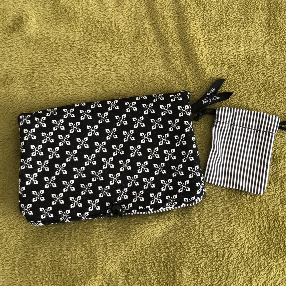 🌸 Thirty -One 🌸 new jewelry keeper